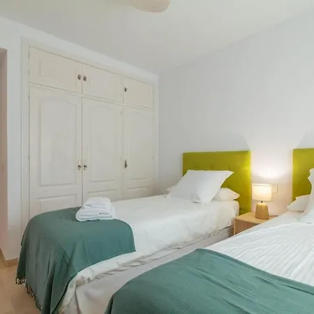 Apartamento Modern Escape I Pool & Terrace Estepona